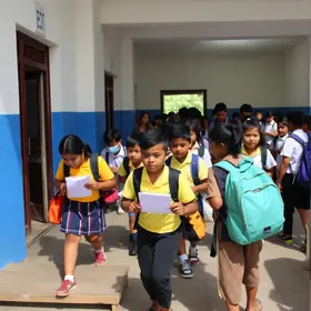 Mais de 35 mil alunos da rede pública de Aracaju voltaram às aulas nesta segunda, 27 volta às aulas Aracaju