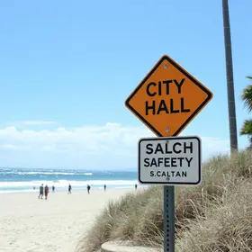 Prefeitura alerta banhistas sobre risco na Praia dos Artistas Praia dos Artistas